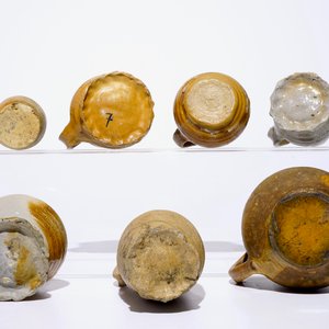 A collection of mostly German stoneware jugs, a.o. Raeren, 15/17th C. — 照片 3