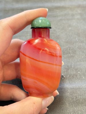 A collection of nine Chinese agate snuff bottles, 20th C. — photo 13