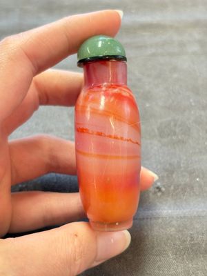 A collection of nine Chinese agate snuff bottles, 20th C. — photo 14