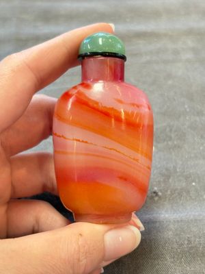 A collection of nine Chinese agate snuff bottles, 20th C. — photo 15