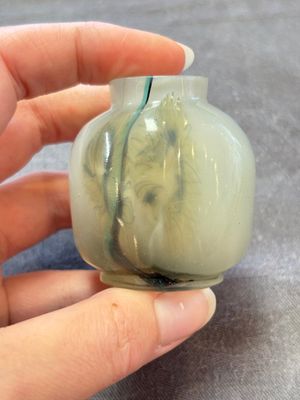 A collection of nine Chinese agate snuff bottles, 20th C. — photo 19