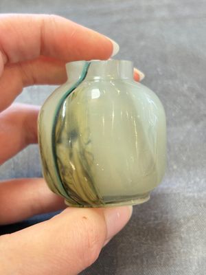 A collection of nine Chinese agate snuff bottles, 20th C. — photo 21