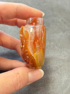 A collection of nine Chinese agate snuff bottles, 20th C. — photo 32