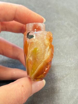 A collection of nine Chinese agate snuff bottles, 20th C. — photo 34