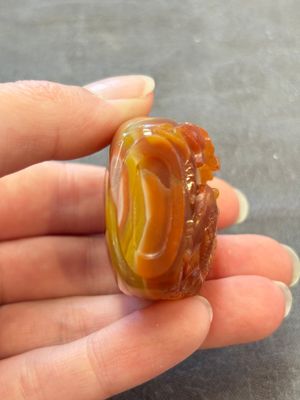 A collection of nine Chinese agate snuff bottles, 20th C. — photo 36