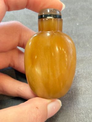 A collection of nine Chinese agate snuff bottles, 20th C. — photo 39