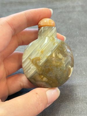 A collection of nine Chinese agate snuff bottles, 20th C. — photo 43