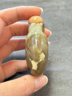 A collection of nine Chinese agate snuff bottles, 20th C. — photo 44