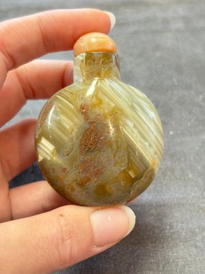 A collection of nine Chinese agate snuff bottles, 20th C. — photo 45
