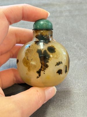 A collection of nine Chinese agate snuff bottles, 20th C. — photo 49
