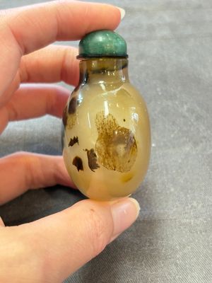 A collection of nine Chinese agate snuff bottles, 20th C. — photo 50