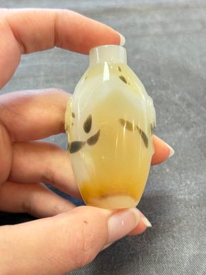 A collection of nine Chinese agate snuff bottles, 20th C. — photo 7