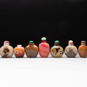 A collection of nine Chinese agate snuff bottles, 20th C. — photo 2
