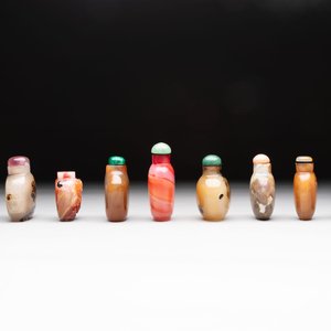 A collection of nine Chinese agate snuff bottles, 20th C. — photo 5