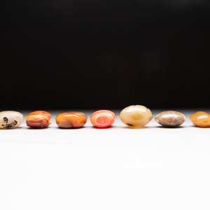 A collection of nine Chinese agate snuff bottles, 20th C. — photo 7