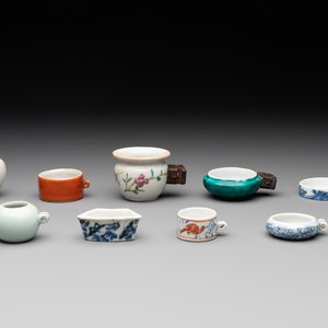 A collection of nine Chinese blue and white, monochrome and famille rose bird feeders, 19th C. — photo 1