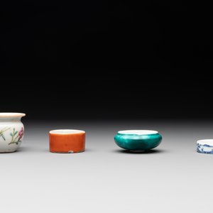 A collection of nine Chinese blue and white, monochrome and famille rose bird feeders, 19th C. — photo 11