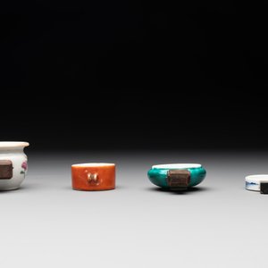 A collection of nine Chinese blue and white, monochrome and famille rose bird feeders, 19th C. — photo 9