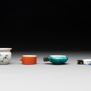 A collection of nine Chinese blue and white, monochrome and famille rose bird feeders, 19th C. — photo 10