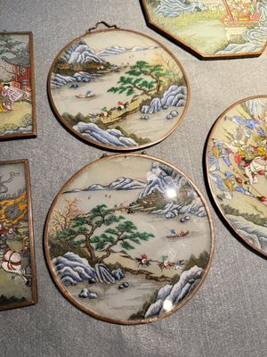 A collection of nine Chinese reverse glass paintings mounted as pendants, 19th C. — photo 3