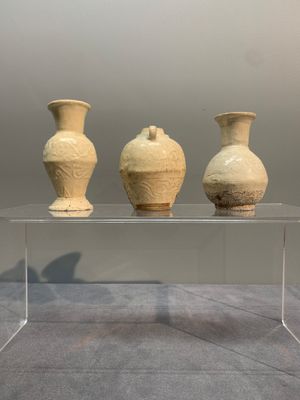 A collection of nine Chinese white-glazed and cream-glazed wares, incl. Dehua, Song/Ming — photo 2