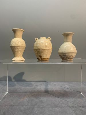 A collection of nine Chinese white-glazed and cream-glazed wares, incl. Dehua, Song/Ming — photo 3