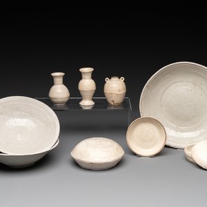 A collection of nine Chinese white-glazed and cream-glazed wares, incl. Dehua, Song/Ming — photo 1