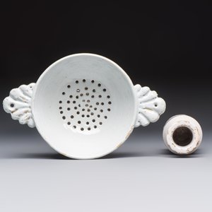 A collection of nine white-glazed Dutch Delft pudding moulds, a mustard pot and a two-handled strainer, 18th C. — foto 17