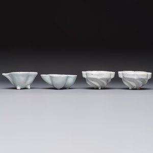 A collection of nine white-glazed Dutch Delft pudding moulds, a mustard pot and a two-handled strainer, 18th C. — foto 8