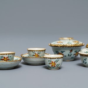 A collection of polychrome Dutch Delft miniature tea wares, 18th C. — 照片 1