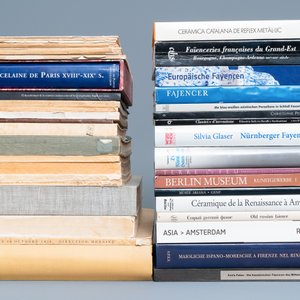 A collection of reference works, publications and catalogues on European ceramics and applied arts — 照片 3