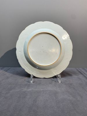 A collection of seven Chinese famille rose plates and dishes with floral design, Qianlong — photo 8