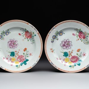 A collection of seven Chinese famille rose plates and dishes with floral design, Qianlong — photo 4