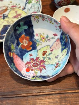 A collection of seven pieces of Chinese famille rose 'tobacco leaf' wares, Qianlong — 照片 2