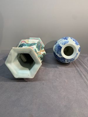A collection of six Chinese blue and white, famille rose and verte wares, Kangxi and Tongzhi mark, 19/20th C. — photo 11