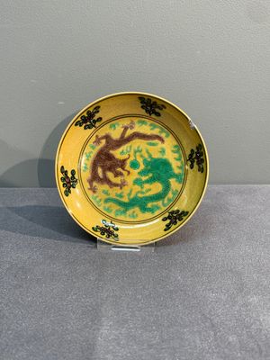 A collection of six Chinese blue and white, famille rose and verte wares, Kangxi and Tongzhi mark, 19/20th C. — photo 19