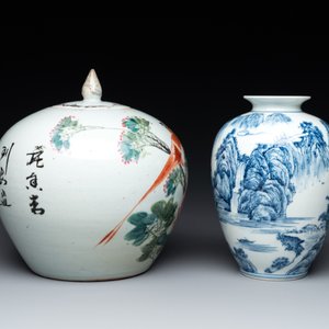 A collection of six Chinese blue and white, famille rose and verte wares, Kangxi and Tongzhi mark, 19/20th C. — photo 11