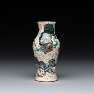 A collection of six Chinese blue and white, famille rose and verte wares, Kangxi and Tongzhi mark, 19/20th C. — photo 14