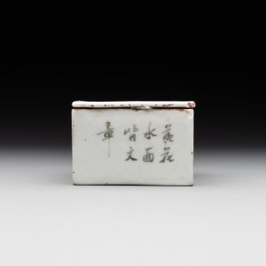 A collection of six Chinese blue and white, famille rose and verte wares, Kangxi and Tongzhi mark, 19/20th C. — photo 23