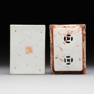 A collection of six Chinese blue and white, famille rose and verte wares, Kangxi and Tongzhi mark, 19/20th C. — photo 25