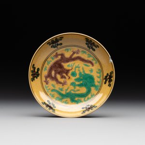 A collection of six Chinese blue and white, famille rose and verte wares, Kangxi and Tongzhi mark, 19/20th C. — photo 26