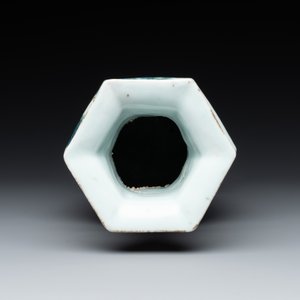 A collection of six Chinese blue and white, famille rose and verte wares, Kangxi and Tongzhi mark, 19/20th C. — photo 6