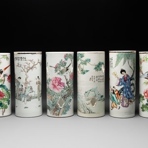 A collection of six Chinese famille rose hat stands, 19/20th C. — photo 1