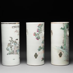 A collection of six Chinese famille rose hat stands, 19/20th C. — photo 6