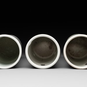 A collection of six Chinese famille rose hat stands, 19/20th C. — photo 7