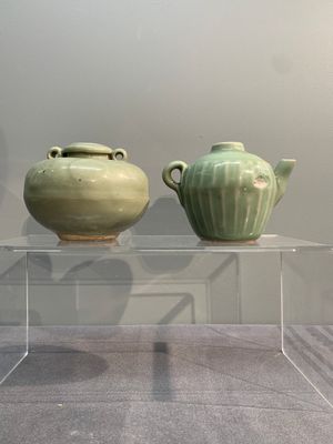 A collection of six Chinese Longquan celadon wares, Yuan/Ming — photo 11