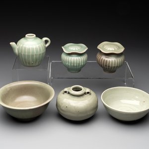 A collection of six Chinese Longquan celadon wares, Yuan/Ming — photo 1