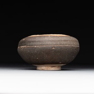 A collection of six Chinese monochrome wares, Ming — photo 14