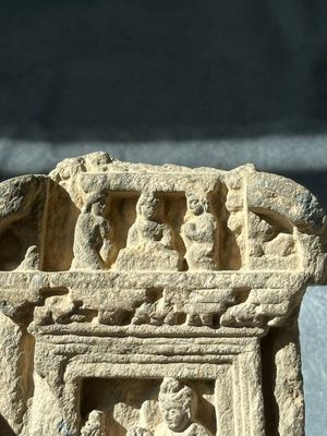A collection of six Gandhara grey schist fragments with Bodhisattva, divinities and figures, 2/4th C. — 照片 34