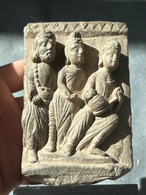 A collection of six Gandhara grey schist fragments with Bodhisattva, divinities and figures, 2/4th C. — 照片 10